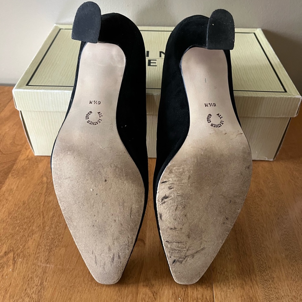 Nine West Black Heels Classic Suede Design size 6.5. - Picture 6 of 10